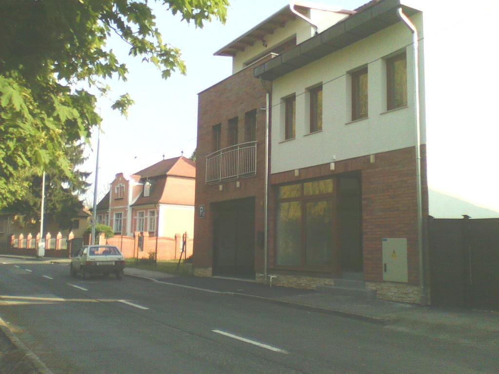 Bastya Apartmanhaz Sárvár Exterior foto