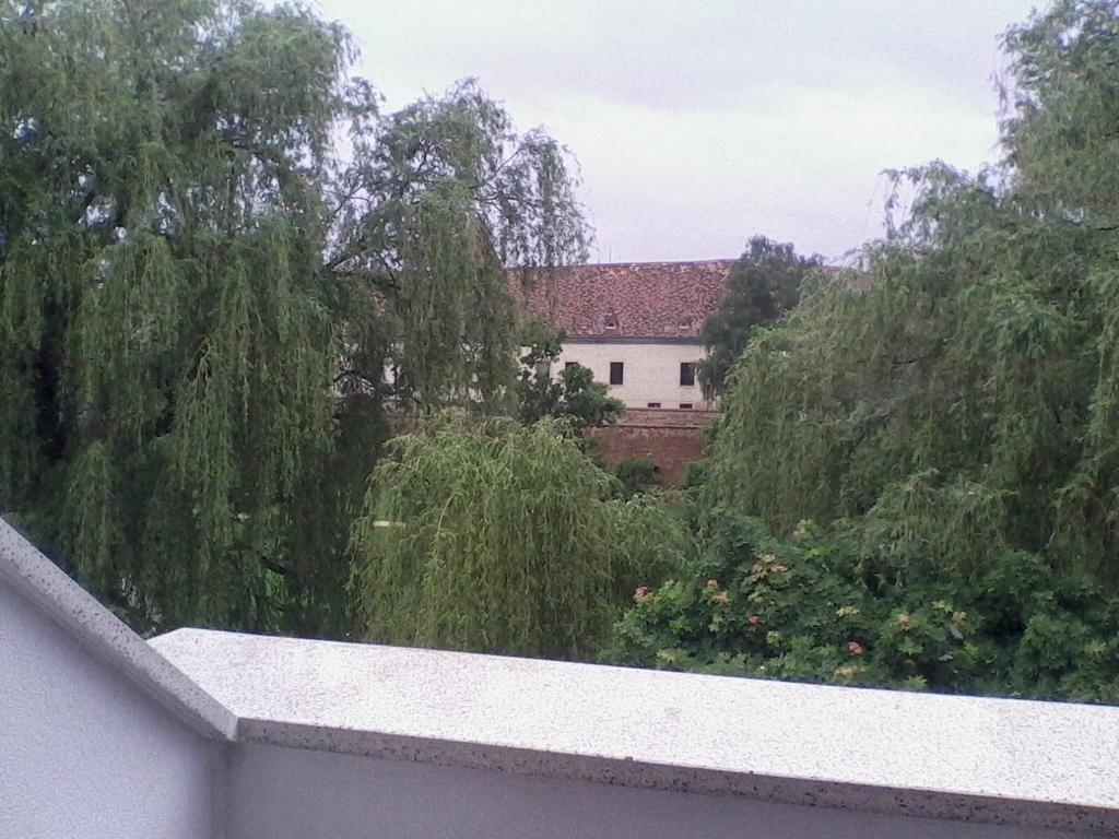 Bastya Apartmanhaz Sárvár Exterior foto