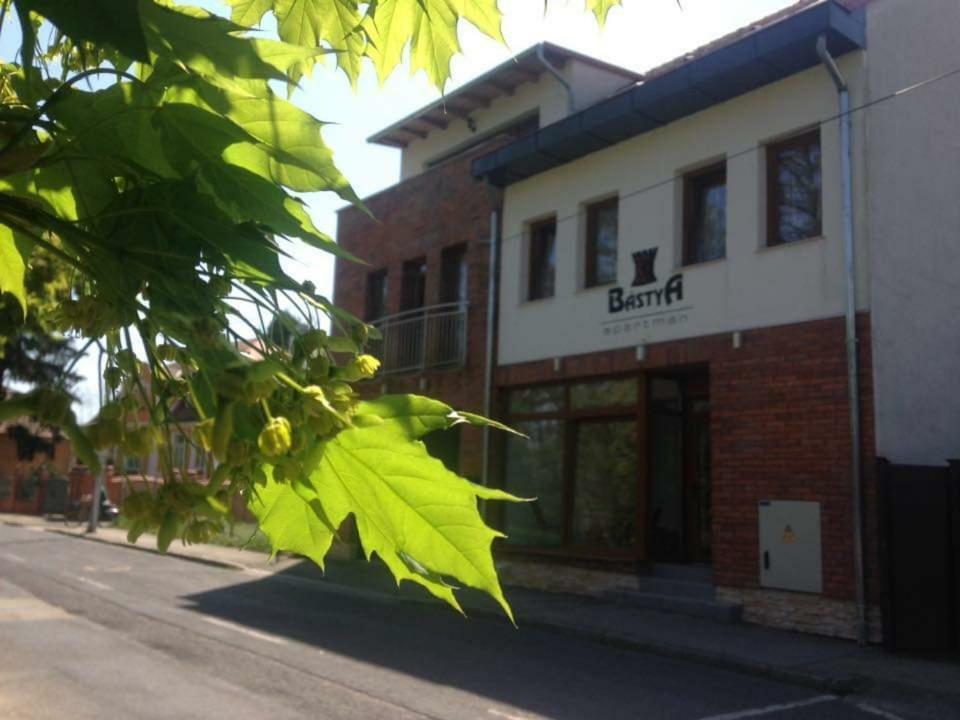 Bastya Apartmanhaz Sárvár Exterior foto