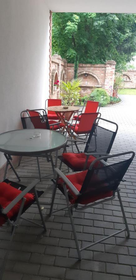 Bastya Apartmanhaz Sárvár Exterior foto